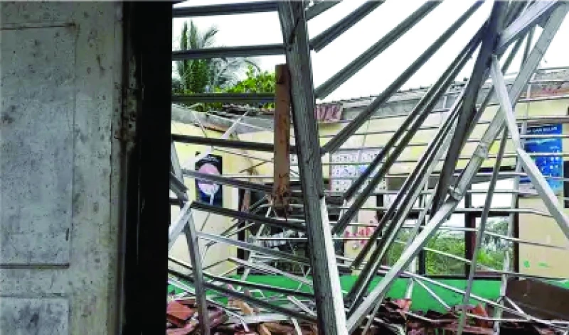 Baja Ringan Diluar Standar Diduga jadi Penyebab Atap Bangunan SD di Sukabumi Ambruk Baja Ringan Diluar Standar Diduga jadi Penyebab Atap Bangunan SD di Sukabumi Ambruk