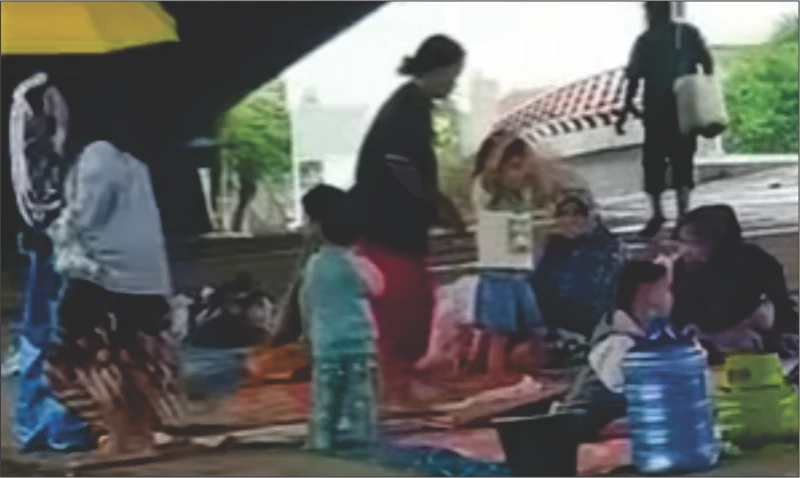 Banjir Subang, Warga Desa Mulyasari Ngungsi di Bawah Flyover Pamanukan