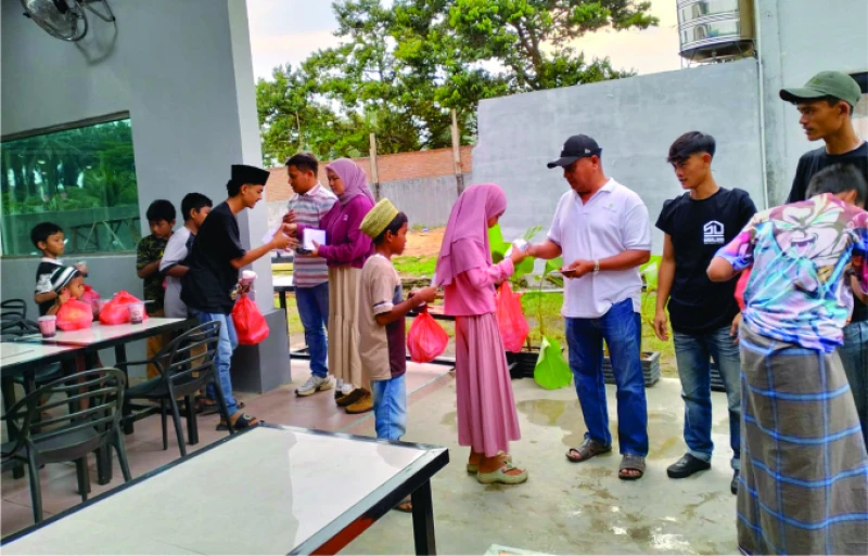 Beda Keyakinan tak Membatasi Owner 'Cafe Sadaloka' Untuk Bisa Berbagi Pada Sesama
