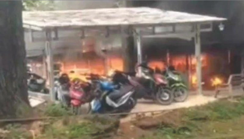 Bengkel Motor di Purwakarta Ludes Terbakar