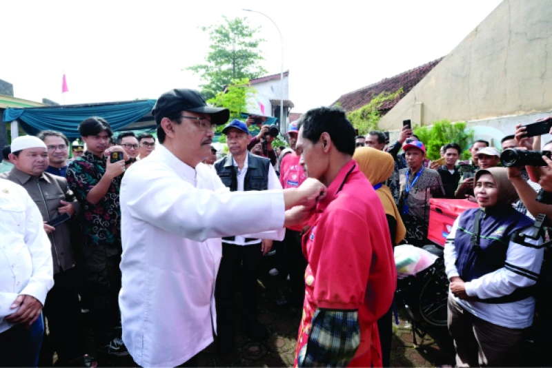 Berdayakan Ekonomi, Kemensos Beri Pelatihan dan Usaha Pada Masyarakat Kab.Bandung Berdayakan Ekonomi, Kemensos Beri Pelatihan dan Usaha Pada Masyarakat Kab.Bandung
