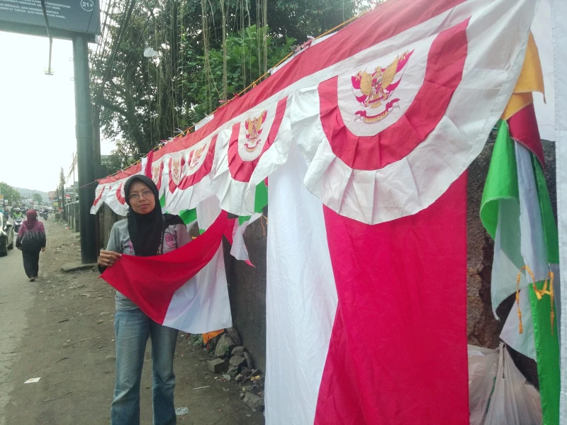 Bertahan Ditengah Sepinya Pembeli Bertahan Ditengah Sepinya Pembeli