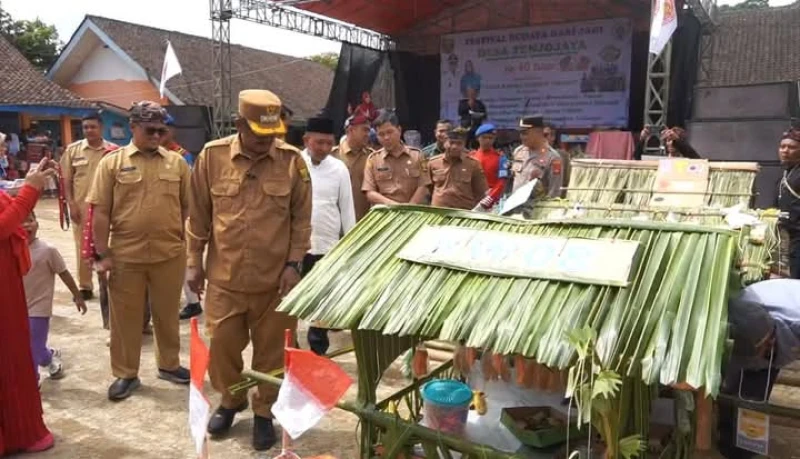 Bupati Asjap Apresiasi Kemeriahan Hari Jadi ke 40 Desa Tenjojaya Bupati Asjap Apresiasi Kemeriahan Hari Jadi ke 40 Desa Tenjojaya