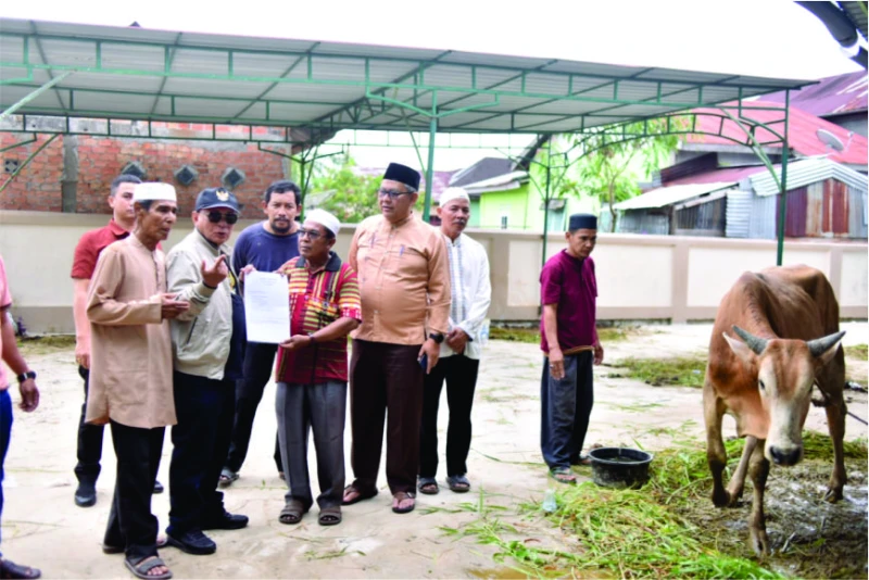 Bupati Rokan Hilir Kurban Satu Ekor Sapi Bupati Rokan Hilir Kurban Satu Ekor Sapi