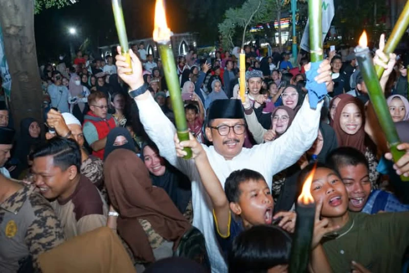 Bupati Sukabumi Lepas Ribuan Peserta Pawai Obor