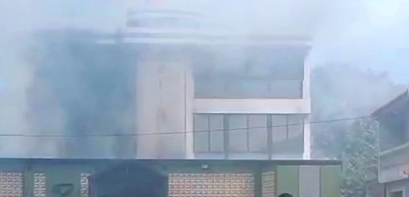 Cafe Lokopi di Terminal Lama Surade Hangus Terbakar Cafe Lokopi di Terminal Lama Surade Hangus Terbakar
