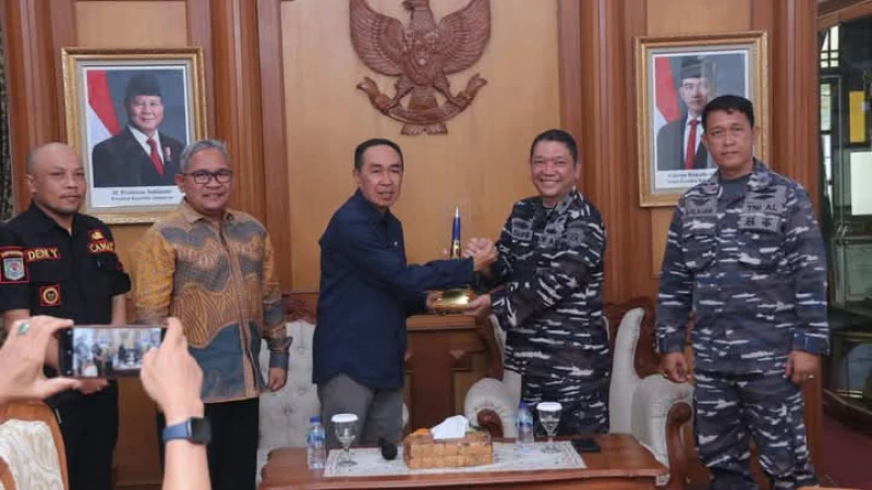 Datang ke Kab.Sukabumi Danlanal Bandung, Bawa Program Kemanusiaan Datang ke Kab.Sukabumi Danlanal Bandung, Bawa Program Kemanusiaan