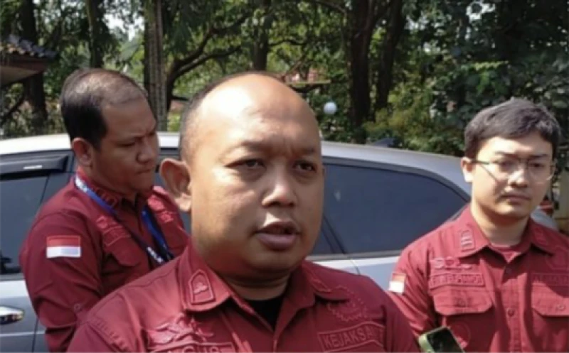 Dugaan Korupsi Mobil Sampah Kantor DLH Kab.Sukabumi Digeledah Dugaan Korupsi Mobil Sampah Kantor DLH Kab.Sukabumi Digeledah