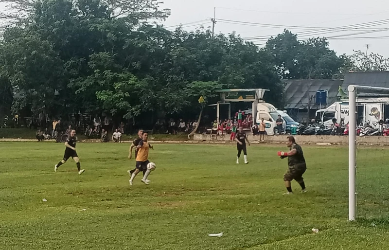 Gelandang Utamanya Kelelahan, Gawang Cipeundeuy yang Dijaga Ketat Danramil Akhirnya Terkoyak Gelandang Utamanya Kelelahan, Gawang Cipeundeuy yang Dijaga Ketat Danramil Akhirnya Terkoyak