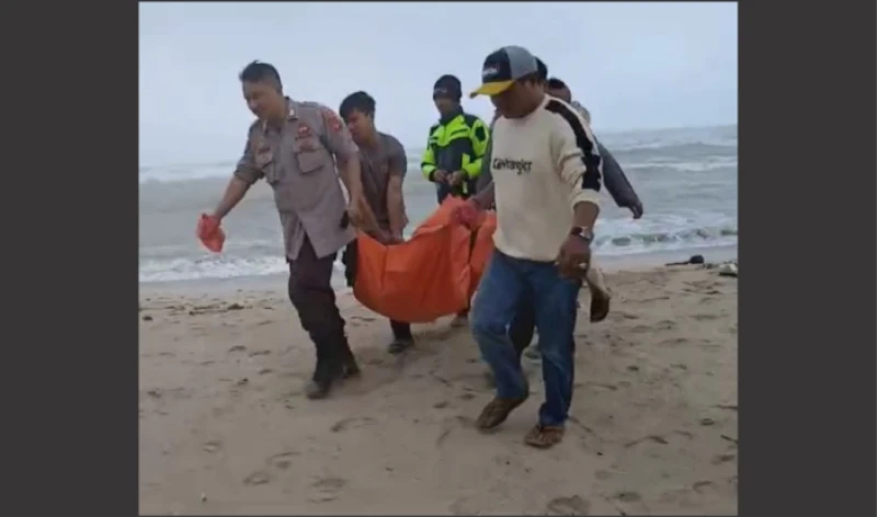 Geger! Warga Temukan Mayat Pria Bertato di Pantai Sukabumi