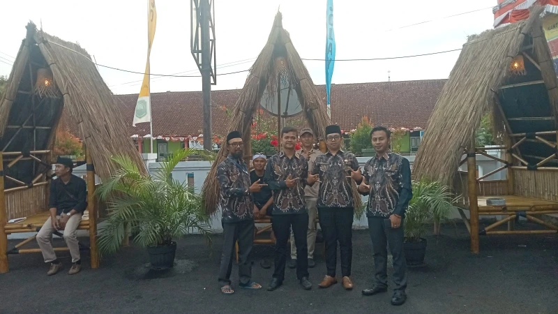 Halaman Kantor Desa Tanjolaya Akan Disulap Jadi Ruang Publik Halaman Kantor Desa Tanjolaya Akan Disulap Jadi Ruang Publik