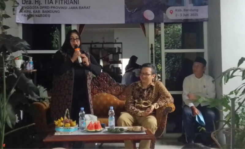 Hj. Tia Fitriani Sosialisasikan Perda KBU ke Masyarakat Desa Neglasari, Majalaya Hj. Tia Fitriani Sosialisasikan Perda KBU ke Masyarakat Desa Neglasari, Majalaya