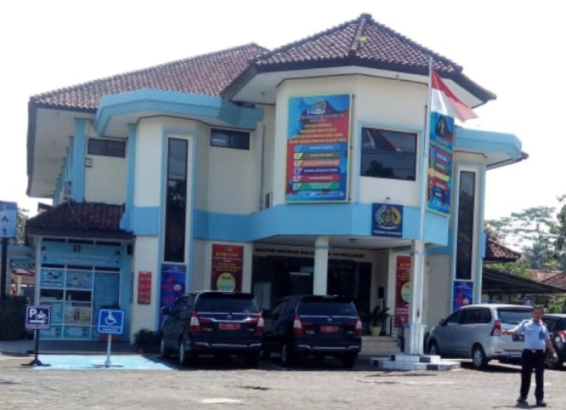 Imigrasi Sukabumi Tahan Dua WNA Asal Korea Selatan Imigrasi Sukabumi Tahan Dua WNA Asal Korea Selatan