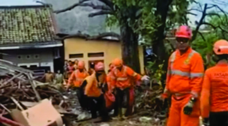 Jasad Ibu-Anak Korban Banjir Sukabumi Ditemukan Dalam Tumpukan Sampah