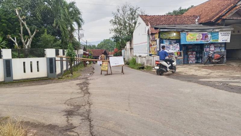Jembatan Penghubung Antar Desa di Kalijati Bahaya Untuk Dilalui