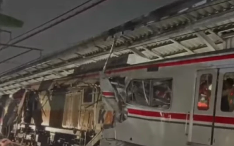 KA Argo Bromo VS KRL Commuter Line Tabrakan di Stasiun Bekasi Timur, Dua Orang Meninggal Dunia