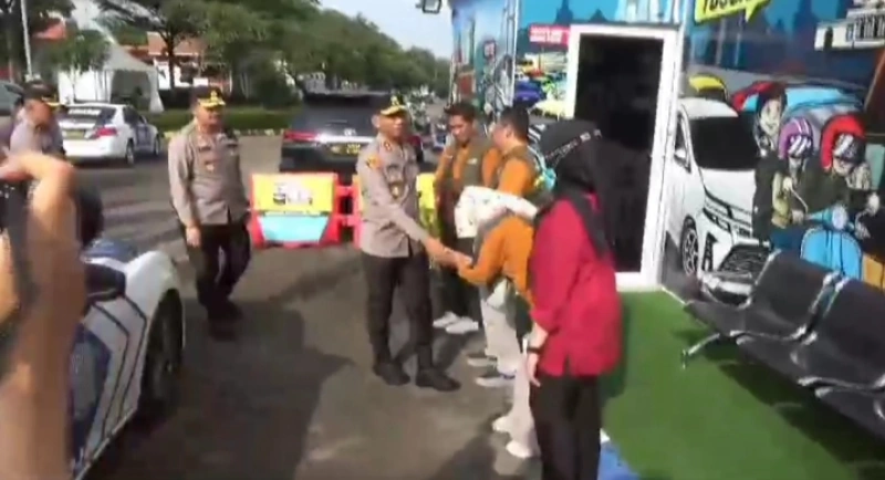 Kapolda Jabar Tinjau Posko Mudik Lebaran di Tol Cipali Kapolda Jabar Tinjau Posko Mudik Lebaran di Tol Cipali