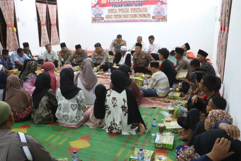 Kapolres Simalungun "Bukber" Anak Yatim dan Dhuafa Kapolres Simalungun "Bukber" Anak Yatim dan Dhuafa