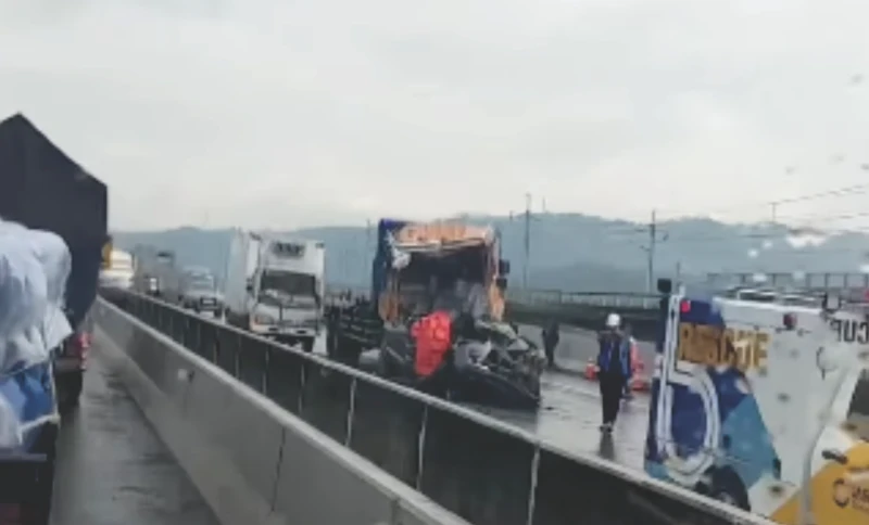 Kecelakaan Beruntut Libatkan 9 Kendaraan di Tol Purbaleunyi. Satu Orang Meninggal