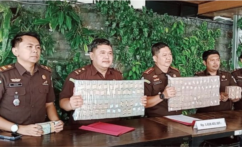 Kejari Rilis Uang Negara yang Dikembalikan dari Para Koruptor di Subang Kejari Rilis Uang Negara yang Dikembalikan dari Para Koruptor di Subang