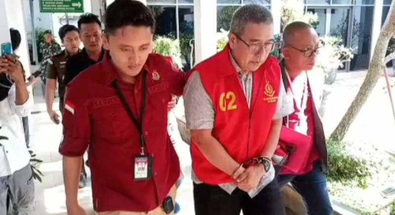 Dituduh Korupsi Uang Pasar Kades Kalijati Timur Ditahan Dituduh Korupsi Uang Pasar Kades Kalijati Timur Ditahan