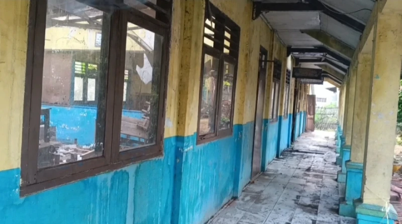 Kondisi Bangunan SDN Tritura Patokbeusi Subang Memprihatinkan