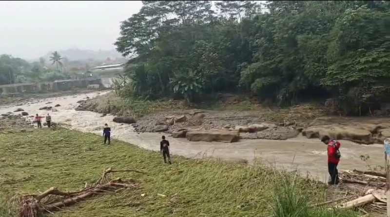 Korban Hanyut di Sungai Ciasem Belum Ditemukan