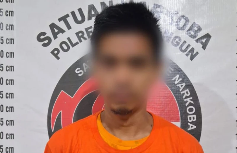 Lagi Nunggu Pembeli Sabu, Azhar Ditangkap Polisi Lagi Nunggu Pembeli Sabu, Azhar Ditangkap Polisi
