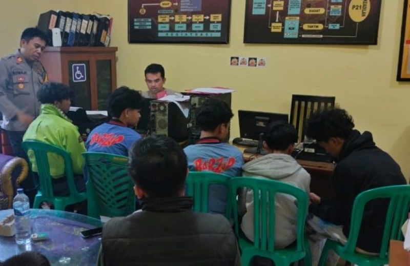 Lima Anggota Genk JEPRUT 71 Ditangkap Polisi Lima Anggota Genk JEPRUT 71 Ditangkap Polisi