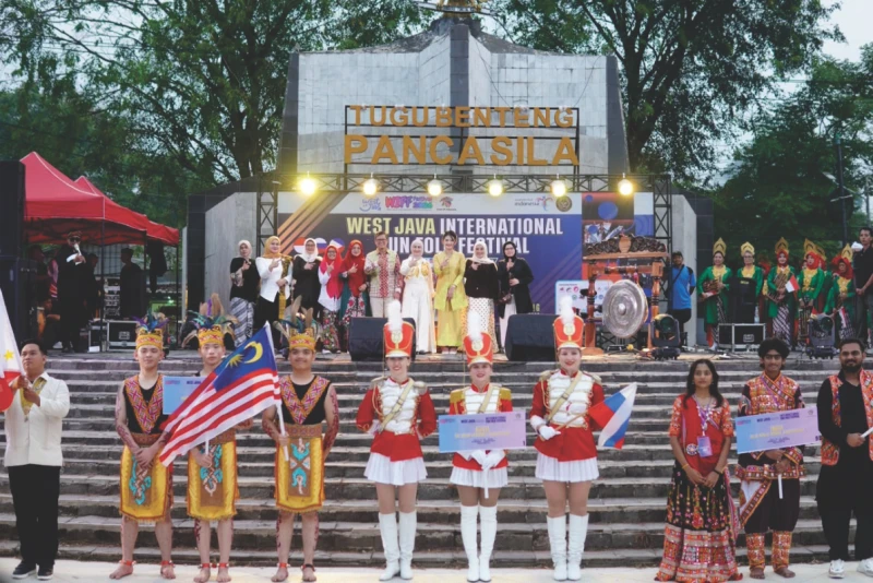 Lima Negara Hadir di Subang Saling Pamer Budaya dan Busana
