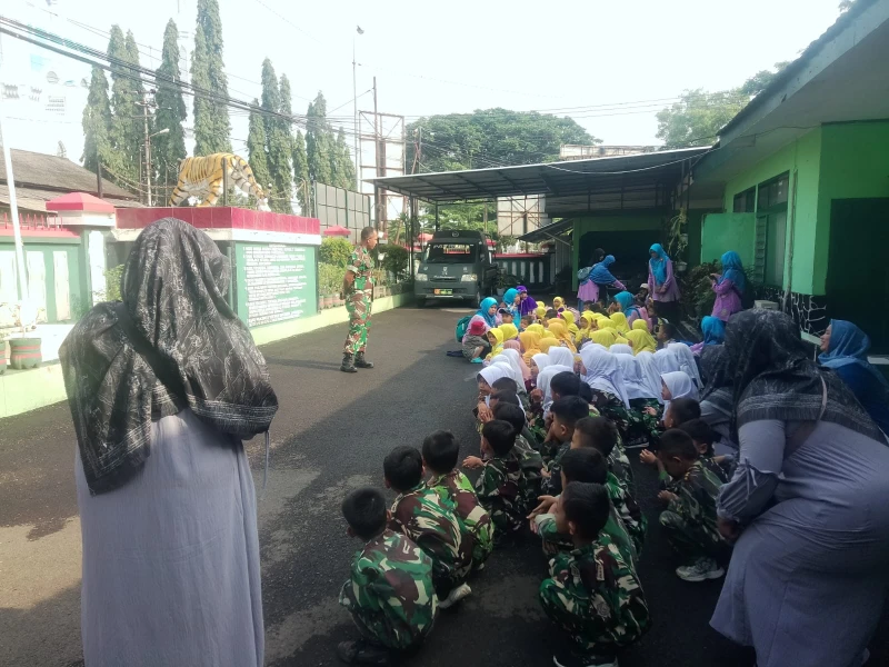 Markas Koramil 2408/Ciparay Didatangi Ratusan Pelajar RA Baleendah