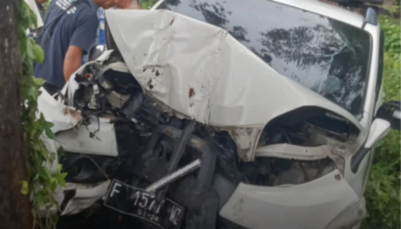 Mobil Kades di Cianjur Tabrak Pohon, Tiga Orang Meninggal Dunia