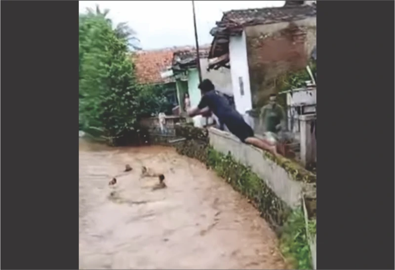 Niat Nolong Korban Hanyut, Seorang Satpam Hilang di Derasnya Sungai Cibanjaran