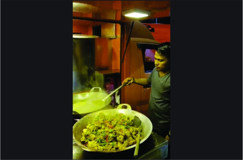 Opor Ayam Dari Bupati, Menu Makan Sahur Warga Korban Puting Beliung di Subang