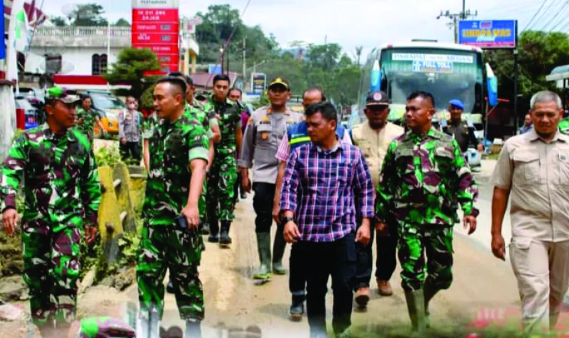 Pangdam I/Bukit Barisan Beri Bantuan ke Korban Bencana Parapat Pangdam I/Bukit Barisan Beri Bantuan ke Korban Bencana Parapat
