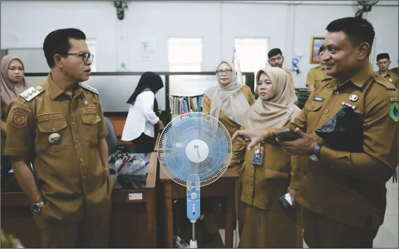 Pastikan ASN Disiplin, Bupati Bandung Sidak Kantor Disdik