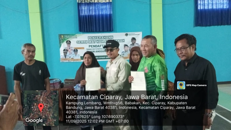 150 Warga Babakan Kab.Bandung Terima Sertifikat PTSL 150 Warga Babakan Kab.Bandung Terima Sertifikat PTSL