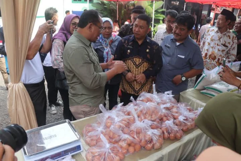 Pemkab Sukabumi Gelar Pasar Murah di Bojongkokosan Pemkab Sukabumi Gelar Pasar Murah di Bojongkokosan