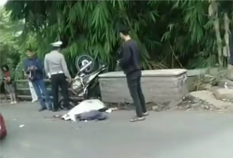 Pemotor di Sukabumi Tewas Dilindas Mobil yang Disalipnya