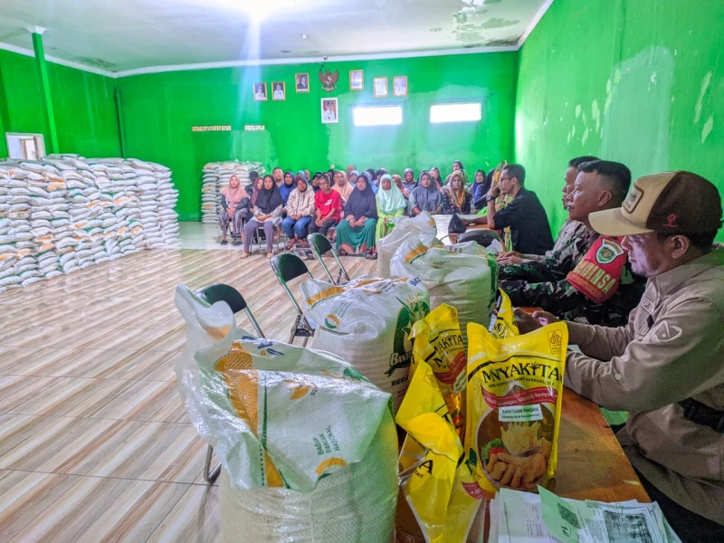 Penyaluran Bantuan Pangan di Desa Manggungharja Berlangsung Lancar