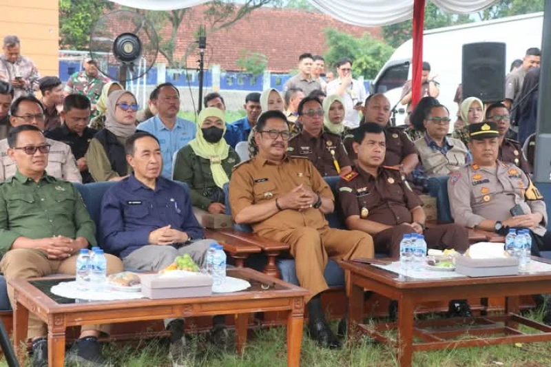 Peringati Hari Jadi Kejaksaan ke 80, Kejari Kab.Sukabumi Gelar Pasar Murah untuk Rakyat Peringati Hari Jadi Kejaksaan ke 80, Kejari Kab.Sukabumi Gelar Pasar Murah untuk Rakyat