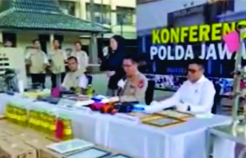 Polda Jabar Tangkap "Penyunat" MinyaKita di Kasomalang, Subang Polda Jabar Tangkap "Penyunat" MinyaKita di Kasomalang, Subang