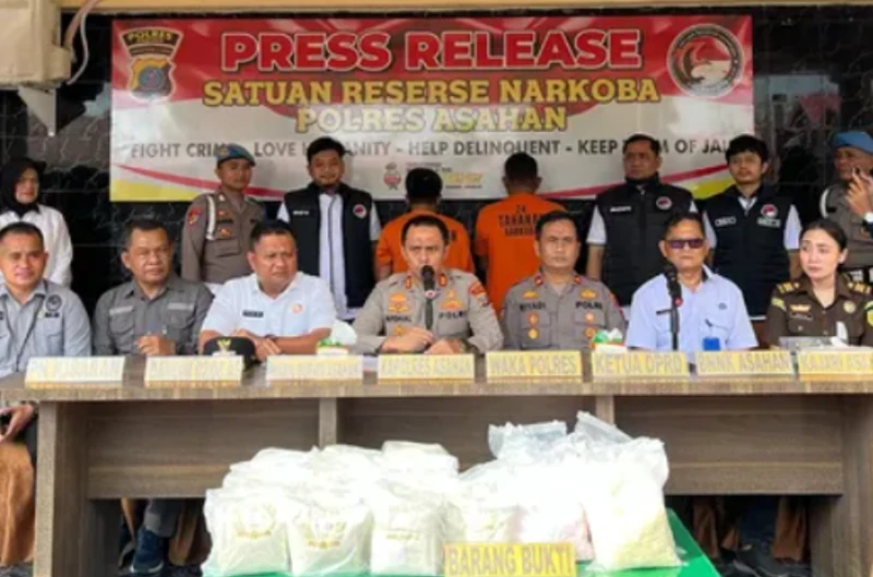 Polres Asahan Sita Puluhan Kilo Sabu dan Puluhan Ribu Ekstasi. Wabup Rianto Akan Melakukan Tes Urine ASN Polres Asahan Sita Puluhan Kilo Sabu dan Puluhan Ribu Ekstasi. Wabup Rianto Akan Melakukan Tes Urine ASN