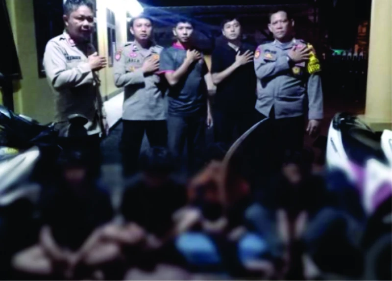 Polsek Binong Polres Subang Tangkap 4 Remaja Peserta Perang Sarung Polsek Binong Polres Subang Tangkap 4 Remaja Peserta Perang Sarung