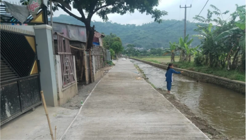Proyek Perbaikan Jalan di Desa Bumiwangi, Kab.Bandung, Diapresiasi Warga Proyek Perbaikan Jalan di Desa Bumiwangi, Kab.Bandung, Diapresiasi Warga