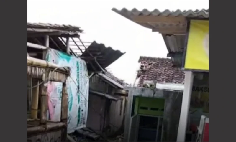 Puluhan Rumah di Sukabumi Disapu Angin Kencang