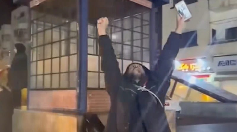 Rakyat Iran Turun ke Jalan Rayakan Gencatan Senjata