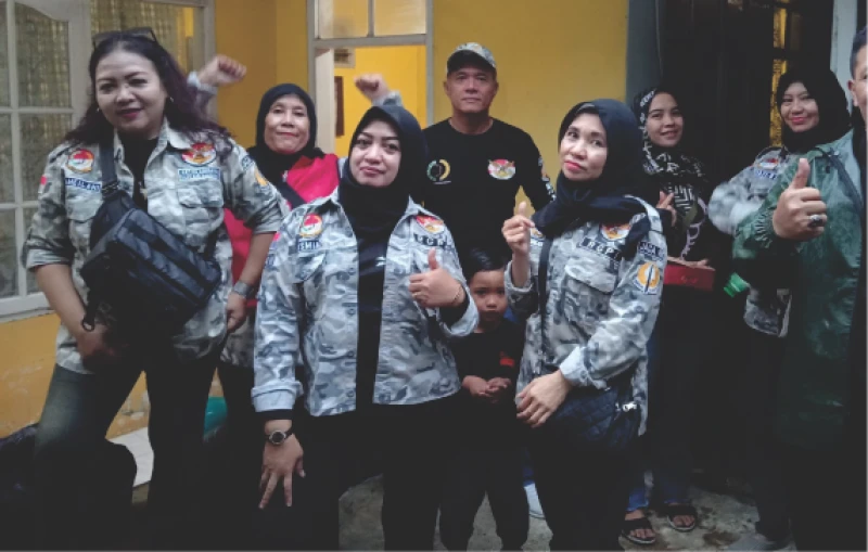 RGPI Kab.Bandung Bagikan Takjil ke Pengguna Jalan di Dayeuhkolot