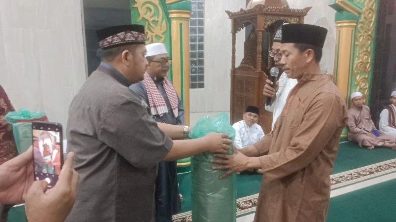 Safari Ramadhan di Masjid Ar Rahman, Bupati Simalungun jadi Objek Swafoto Jamaah