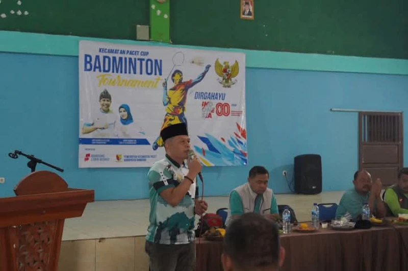 Sambut HUT RI ke 80, Pemcam Pacet Gelar Turnamen Badminton Antar Aparat Desa